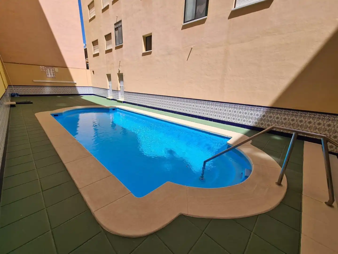 Piscina de Piso en venta en Guardamar del Segura con Aire acondicionado, Terraza y Piscina comunitaria