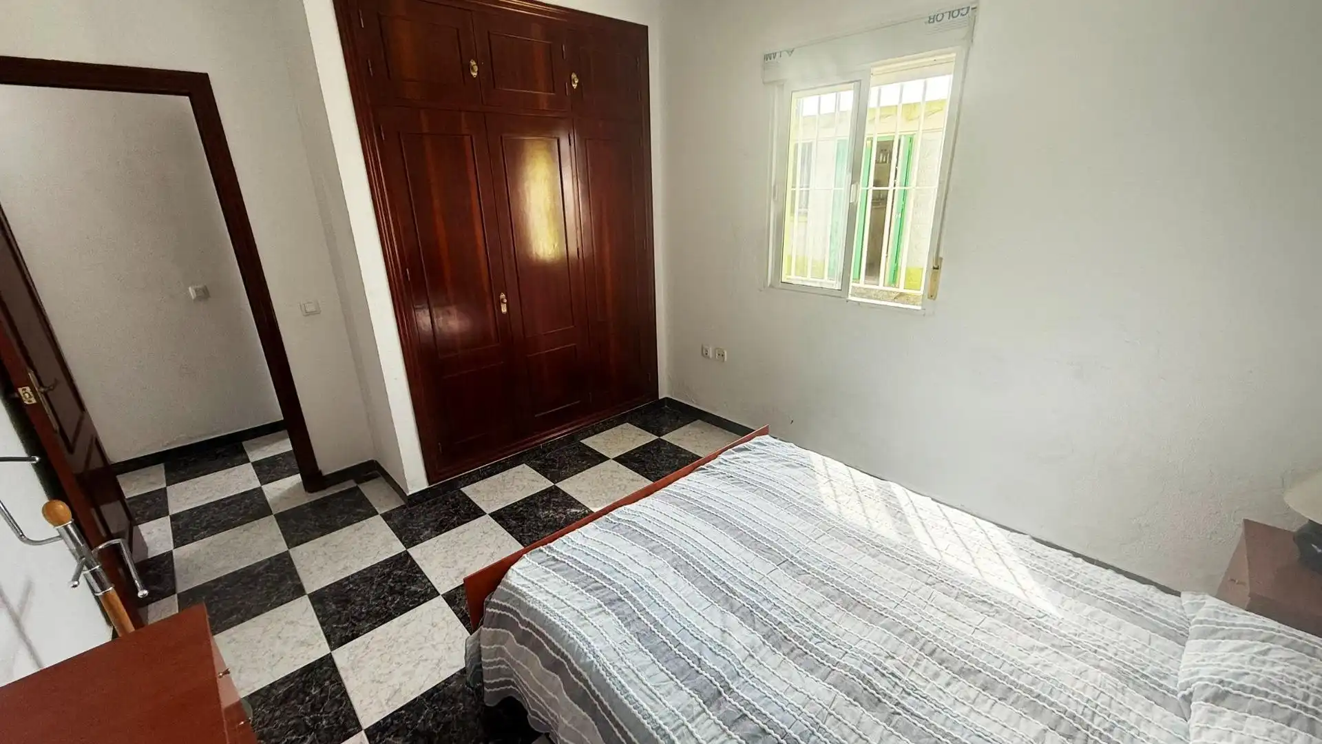 Dormitori de Casa o xalet en venda en Chiclana de la Frontera amb Jardí privat, Terrassa i Traster