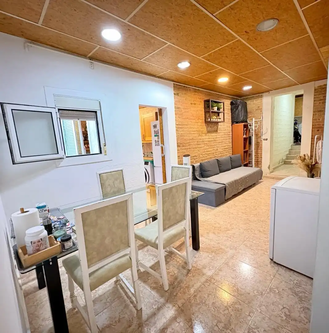 Wohnzimmer von Erdgeschoss zum Verkauf in Barcelona mit Parkett