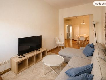 Flat with lift to rent in Calle de Ferraz 36
