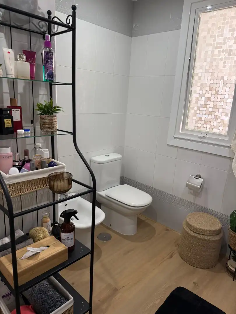 Badezimmer von Wohnung zum Verkauf in A Coruña Capital  mit Heizung, Abstellraum und Möbliert