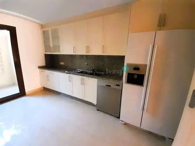 Cuina de Apartament de lloguer en Sotogrande amb Aire condicionat, Calefacció i Terrassa