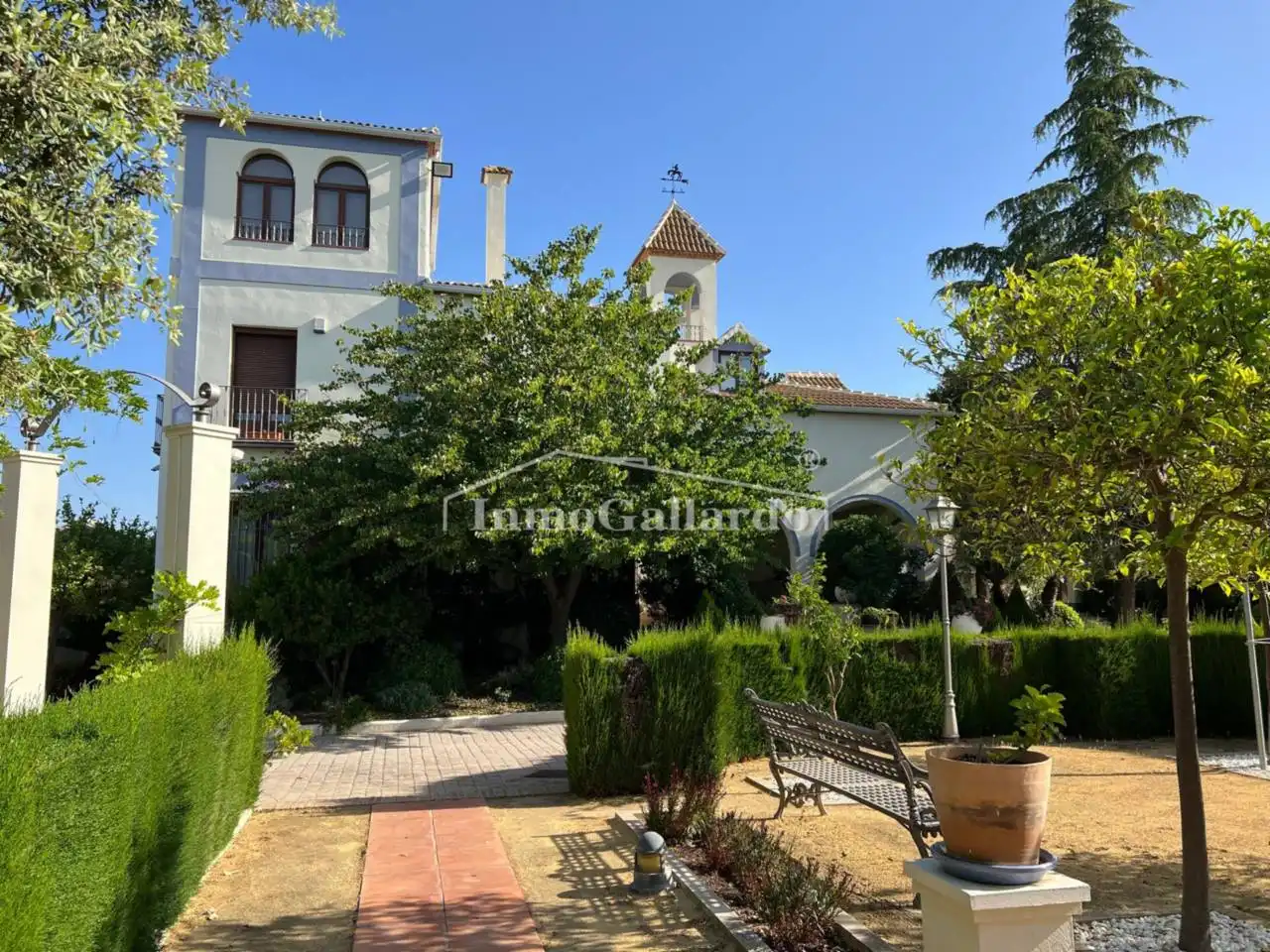 Garden of Buildings for sale in Lucena