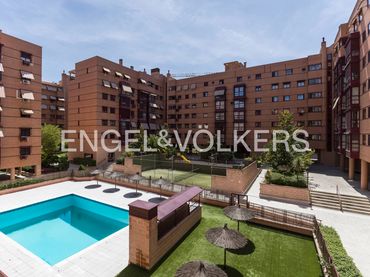 Flat with balcony to rent in Luisa de Carvajal
