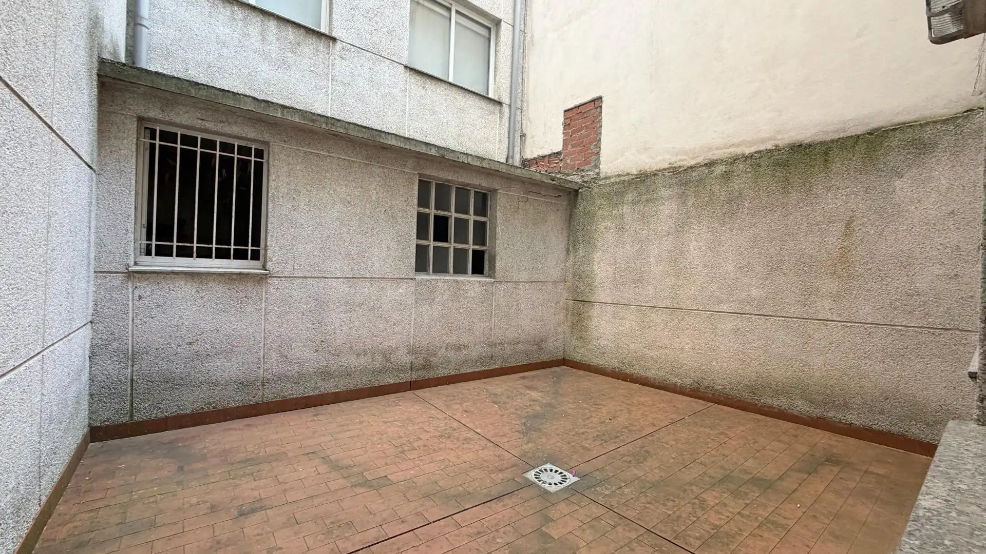 Vista exterior de Pis en venda en Cambre  amb Traster