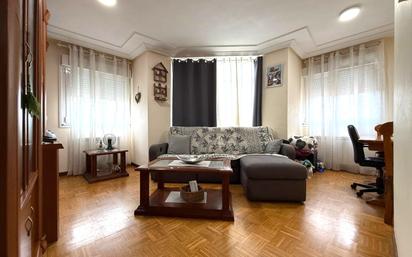 Sala d'estar de Pis en venda en Corvera de Asturias amb Calefacció, Parquet i Traster