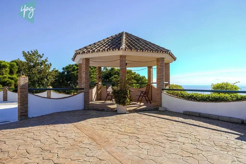 Terrassa de Casa o xalet en venda en Estepona amb Aire condicionat, Calefacció i Jardí privat