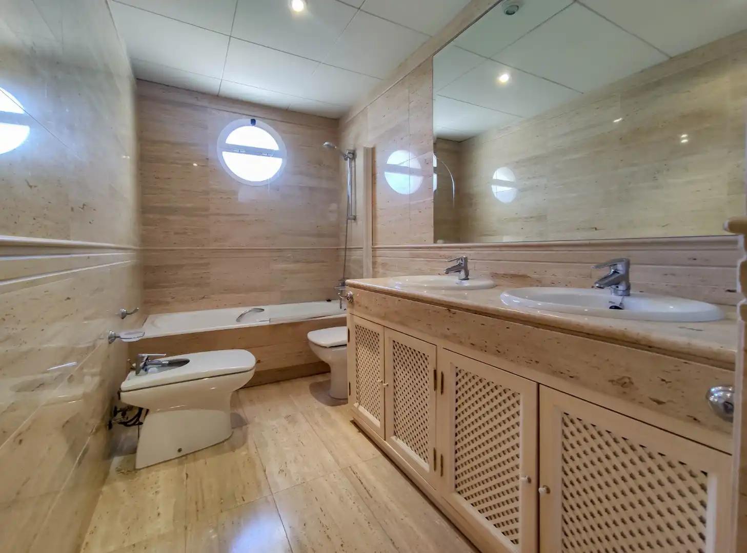 Bathroom of Attic for sale in Marbella  with Air Conditioner, Terrace and Swimming Pool