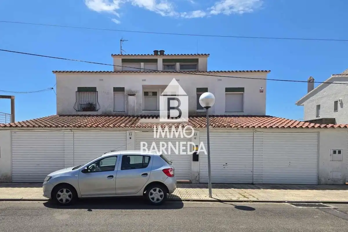 Vista exterior de Casa o chalet en venta en Roses con Terraza y Balcón