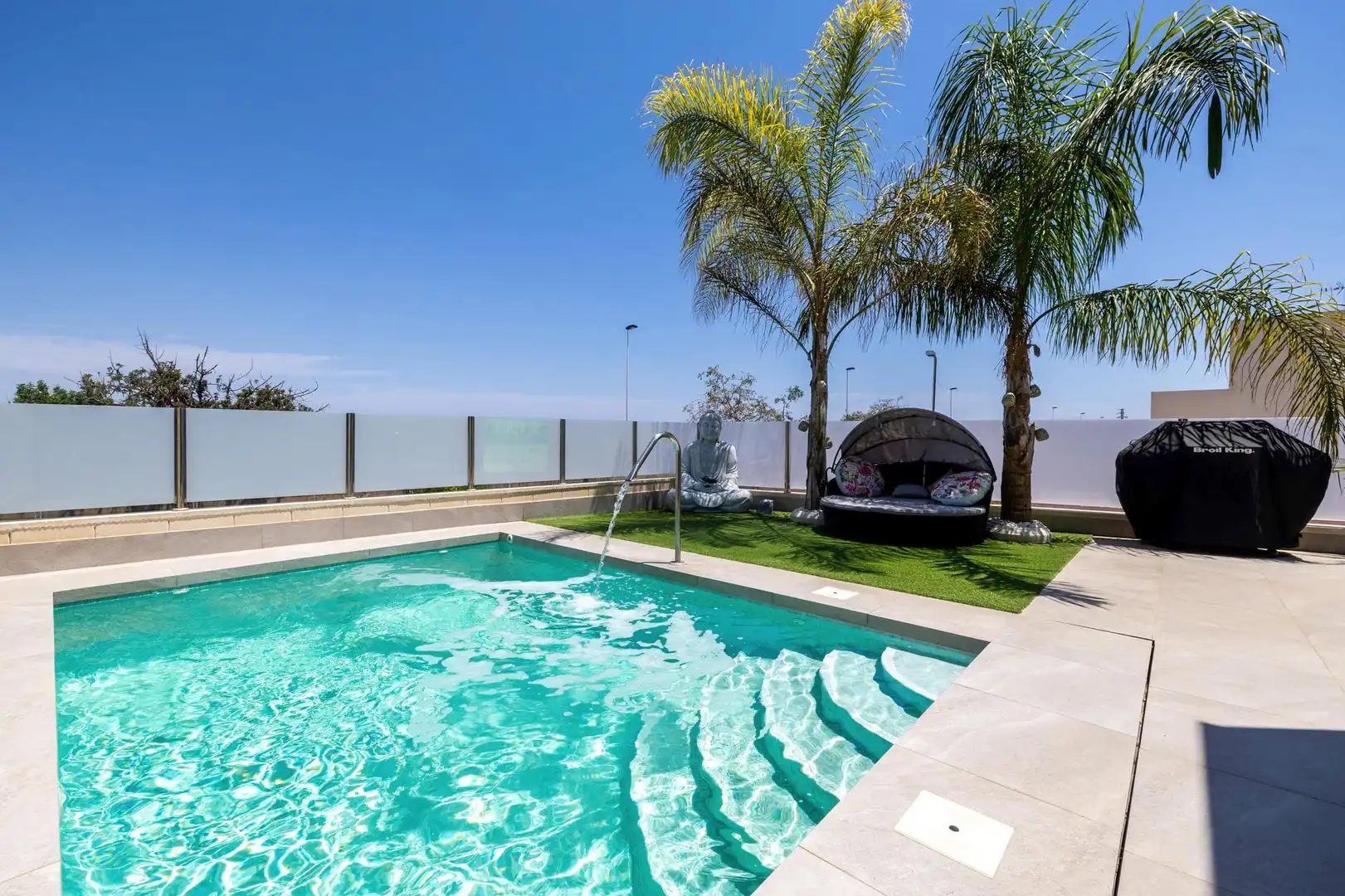 Chalet con piscina en venta en Zona Carrefour - Urbanizaciones, imagen 3