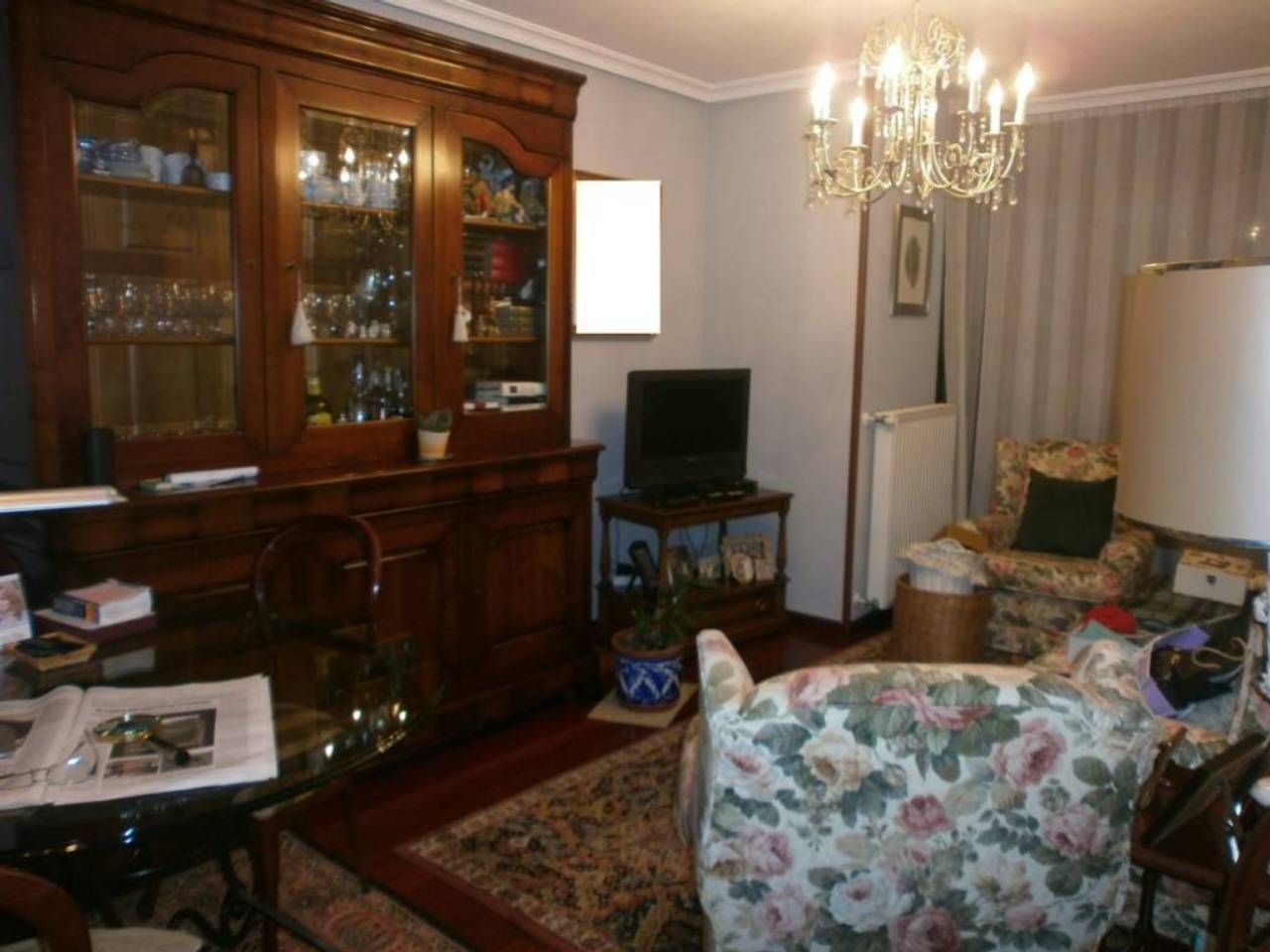 Sala d'estar de Pis en venda en Oviedo  amb Calefacció, Moblat i Balcó