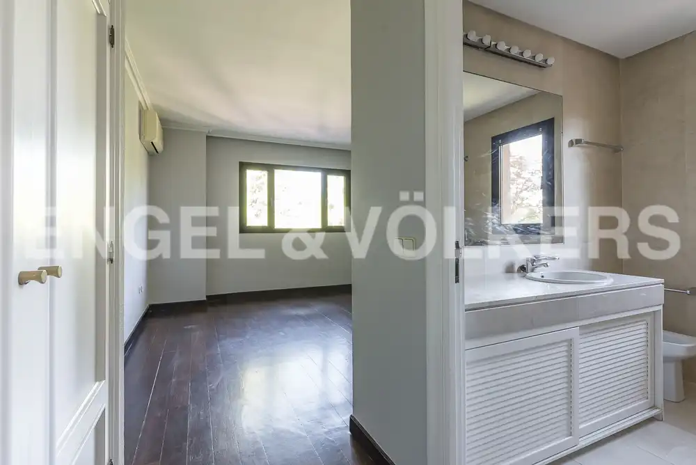 Bedroom of Houses for rent in Pozuelo de Alarcón  with Air Conditioner, Heating and Private garden
