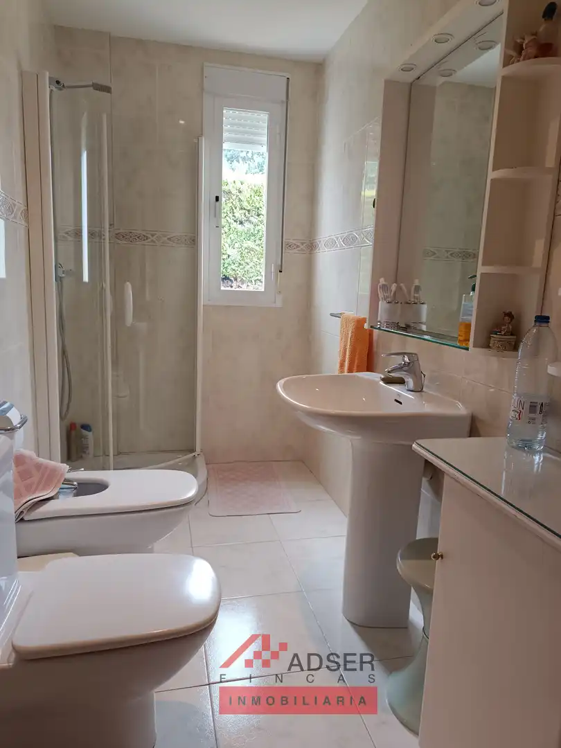 Baño de Casa o chalet en venta en Albelda de Iregua con Jardín privado, Terraza y Trastero