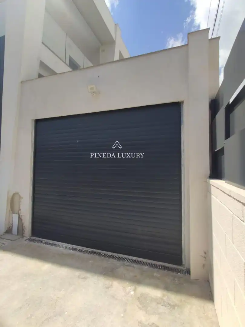 Houses for sale in Calle Sagunto, Corinto - Almarda