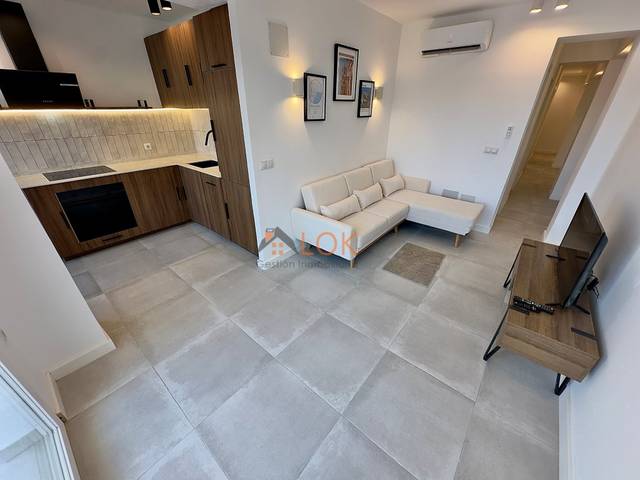 Piso en Venta en Calle Martinez De La Rosa en Suárez