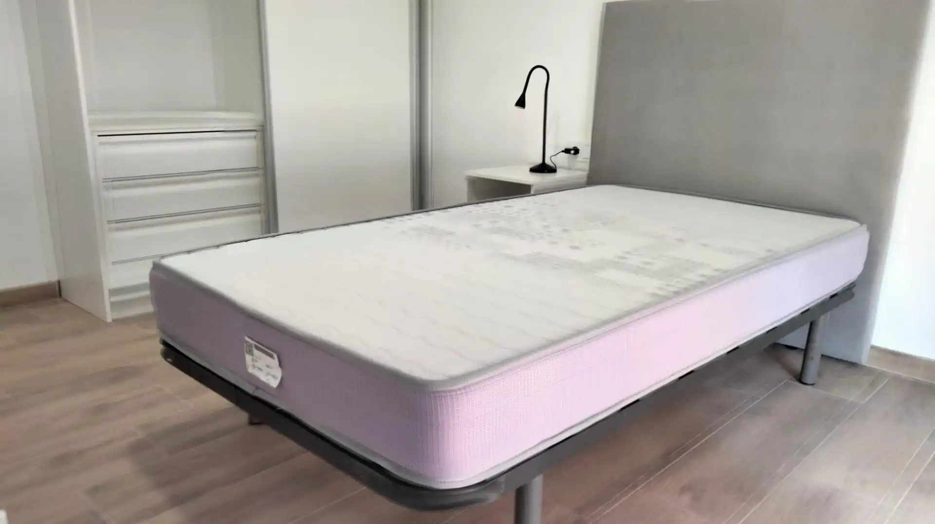 Habitación de Piso de alquiler en Elche / Elx con Amueblado y Balcón