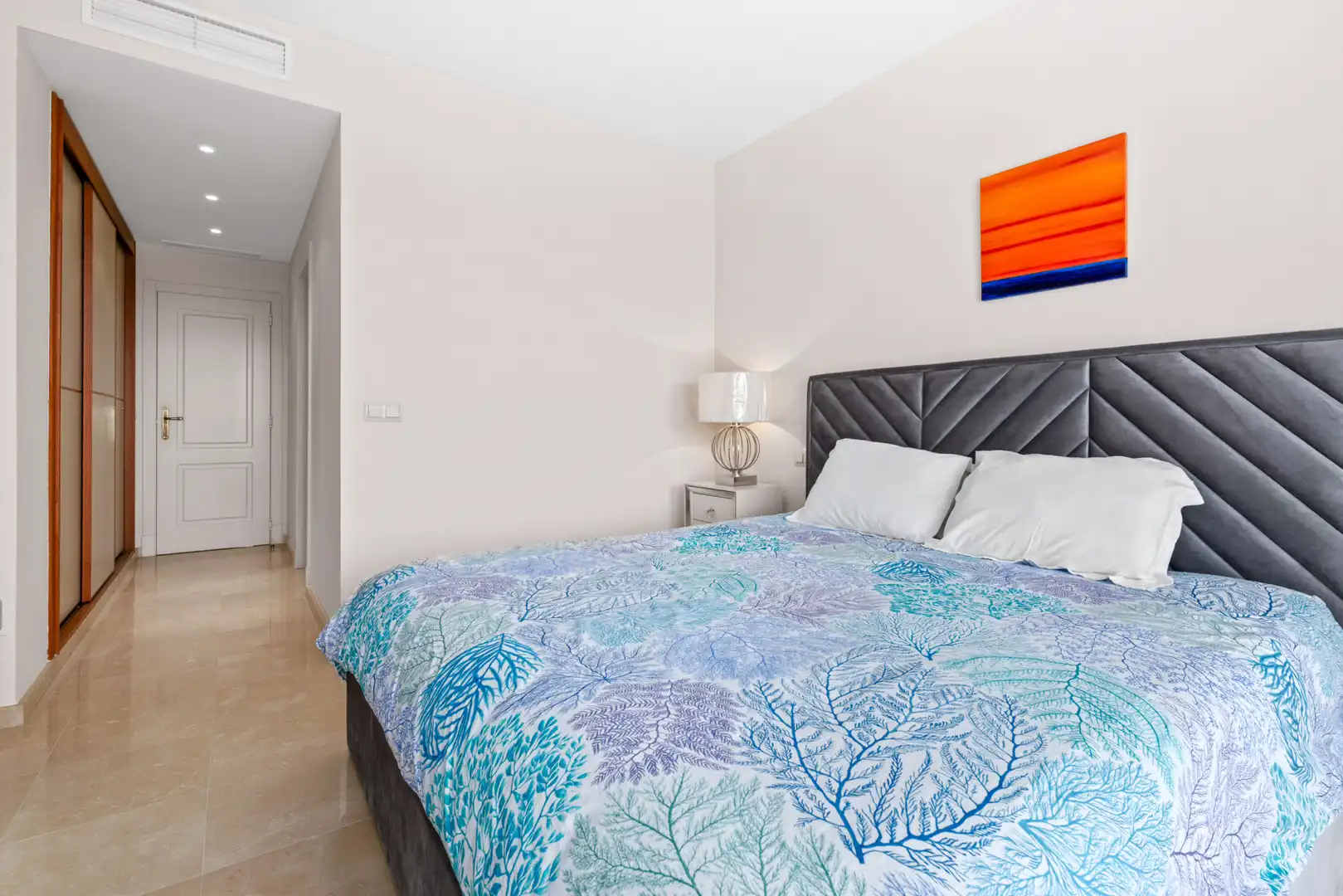 Schlafzimmer von Erdgeschoss zum Verkauf in Benahavís mit Klimaanlage, Terrasse und Abstellraum