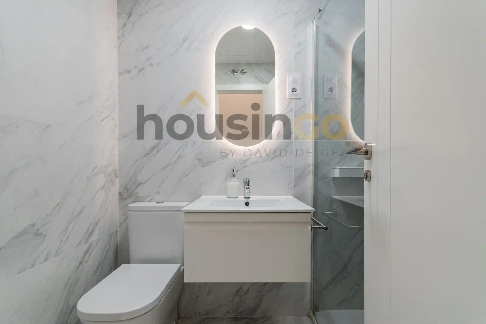 Bathroom of Flat for rent in Madrid  with Air Conditioner, Heating and Furnished
