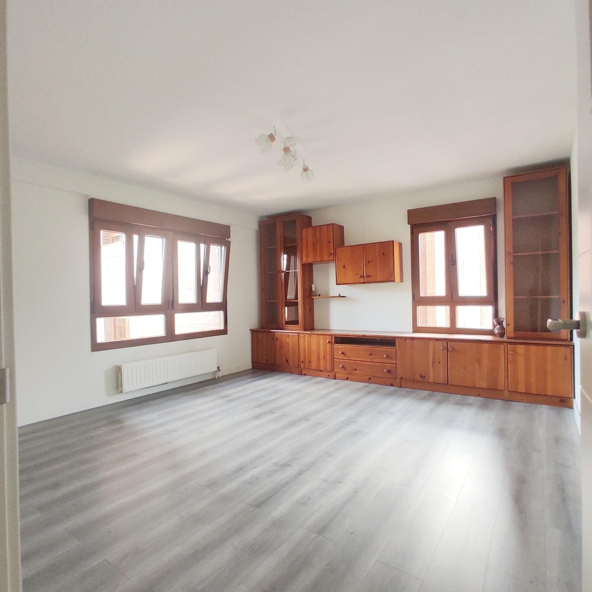 Living room of Flat to rent in Oviedo   with Heating, Private garden and Balcony