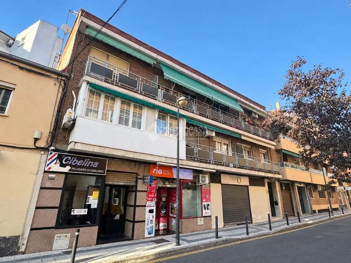 Appartamento con balcone in vendita a Centro