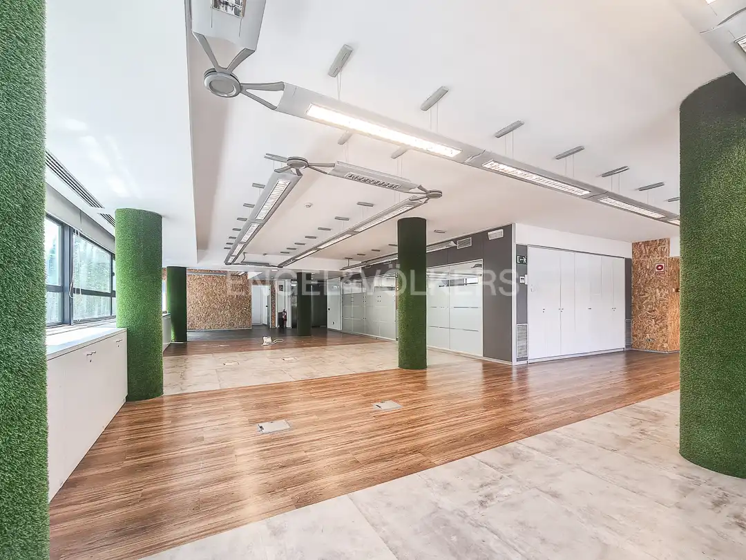 Büro zur Miete in Barcelona mit Klimaanlage, Heizung und Möbliert