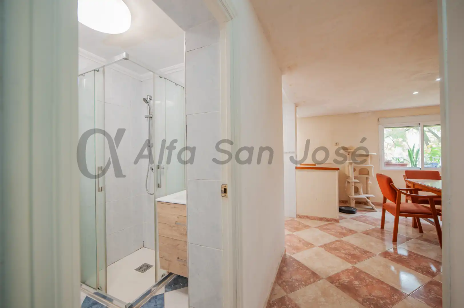 Bathroom of Flat for sale in Sevilla  with Furnished and Oven