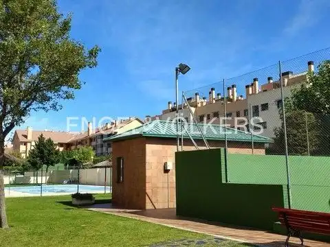 Schwimmbecken von Wohnung zur Miete in Pozuelo de Alarcón mit Klimaanlage, Heizung und Privatgarten