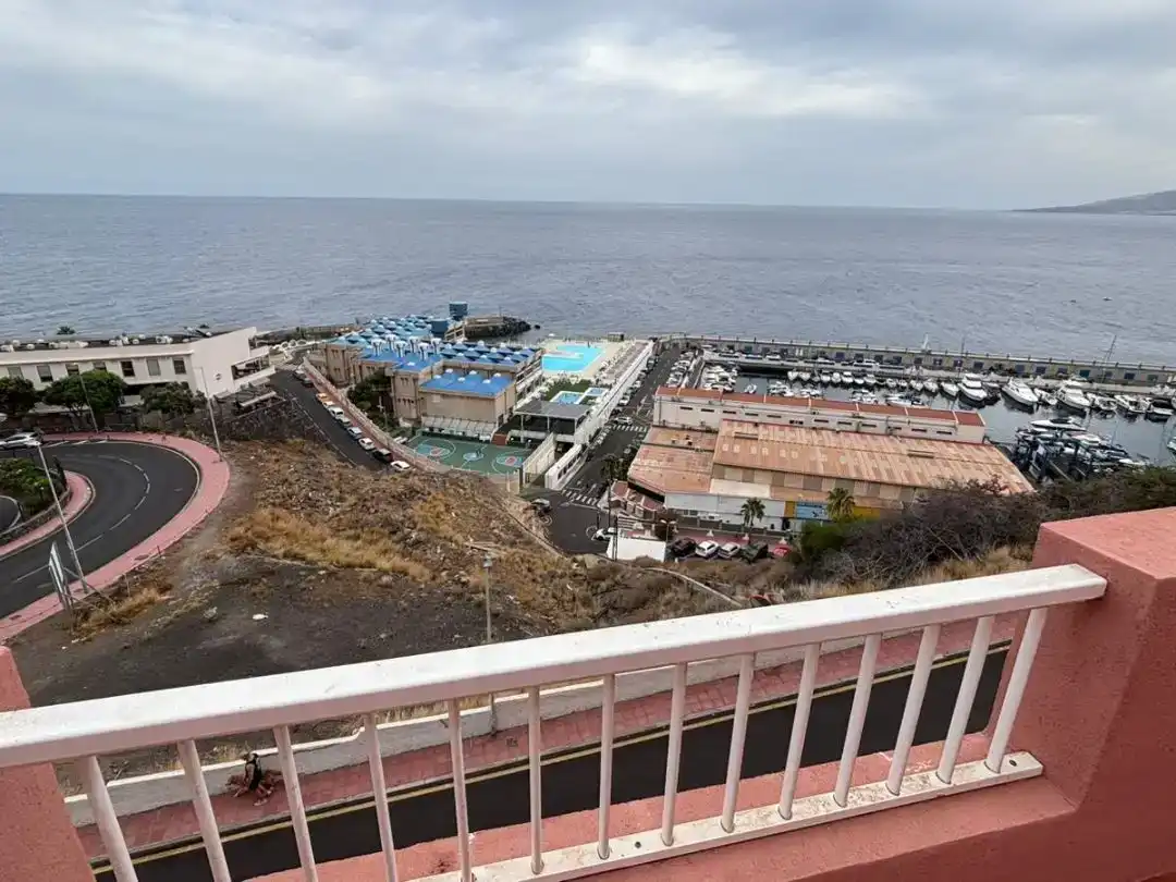 Vista exterior de Piso de alquiler en El Rosario con Piscina y Balcón