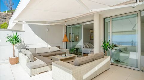 EXCLUSIVO APARTAMENTO CON INCREIBLES VISTAS A TODA LA BAHIA DE ALTEA Y ORIENTADO AL SUR.