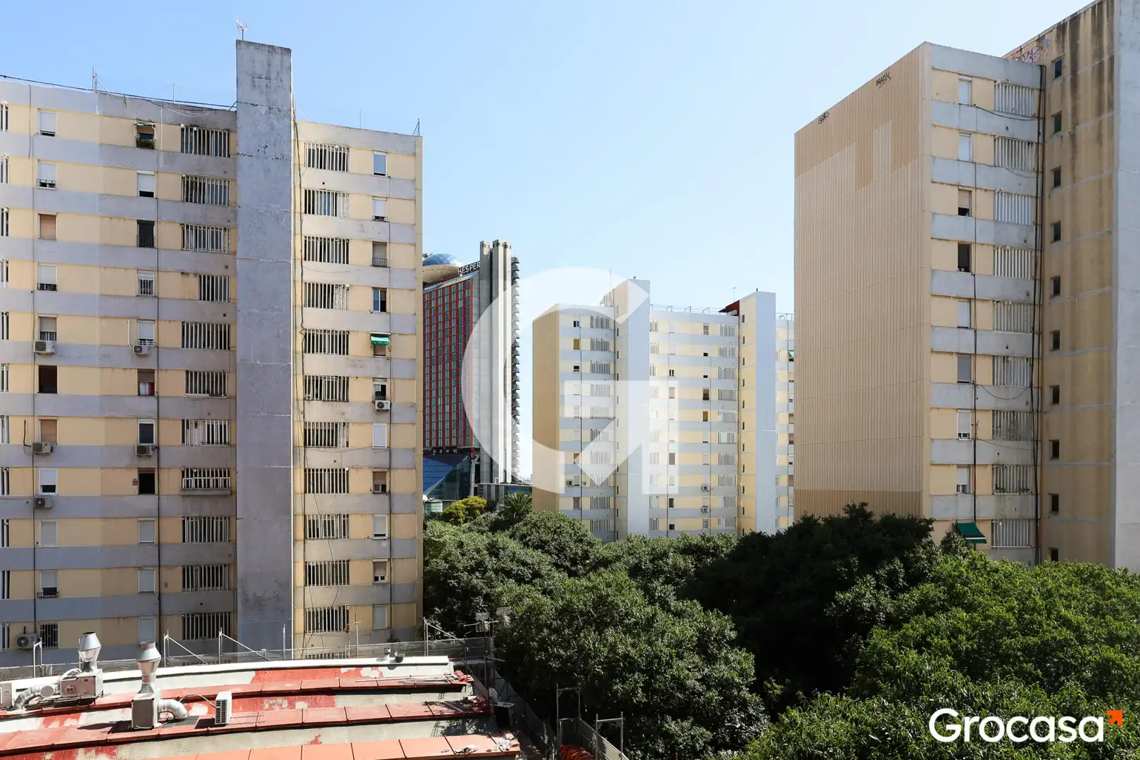 Exterior view of Flat for sale in L'Hospitalet de Llobregat  with Furnished, Oven and Washing machine