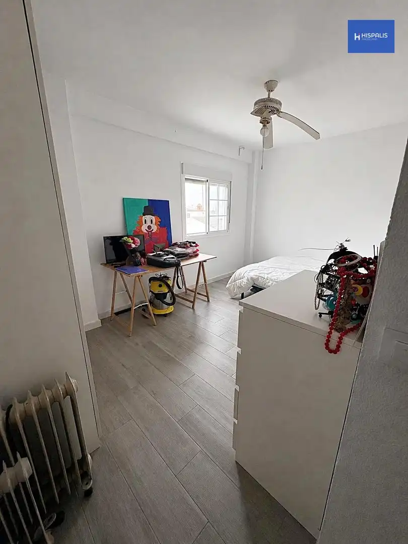 Bedroom of Flat for sale in Sevilla  with Air Conditioner