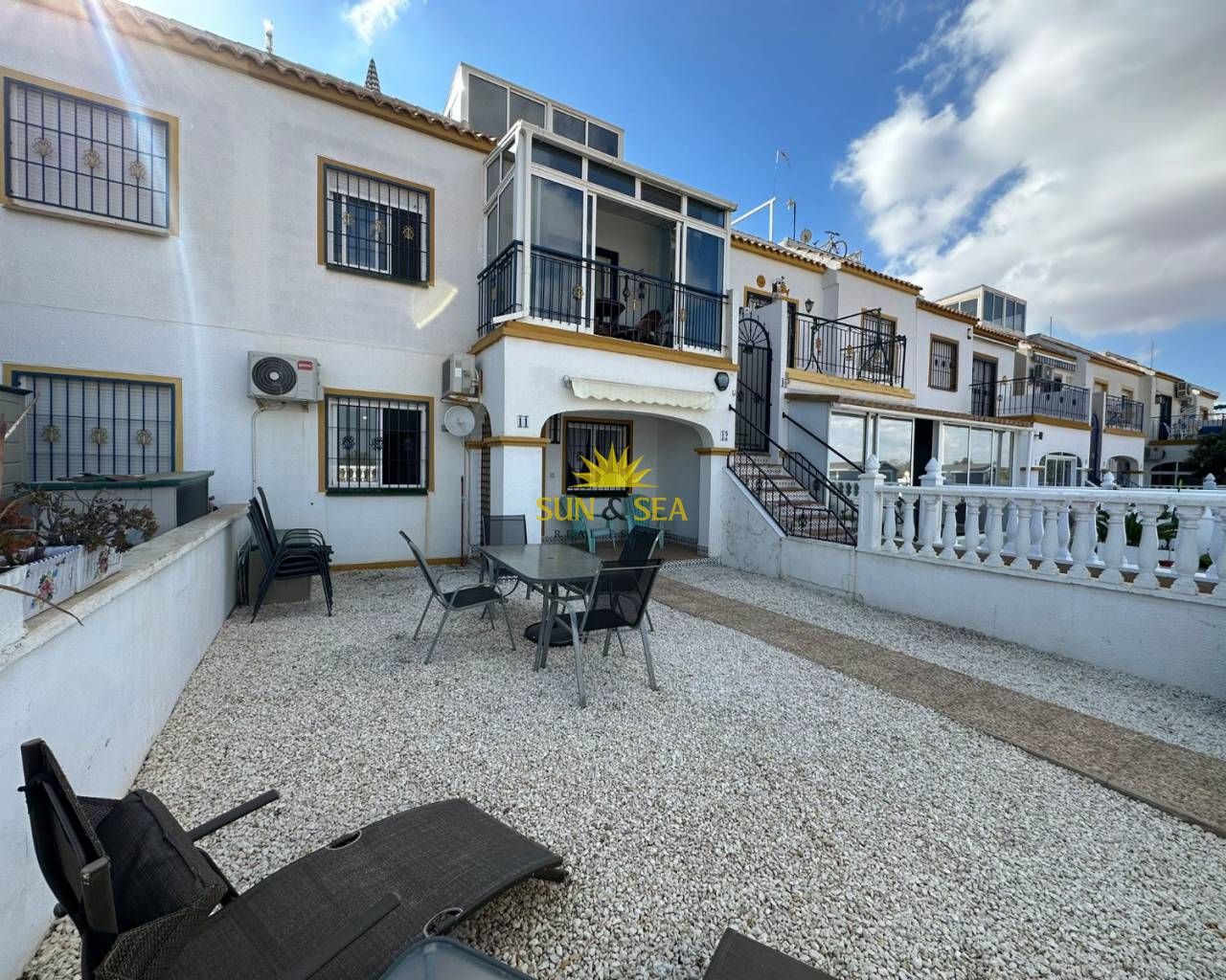 Vista exterior de Planta baixa de lloguer en Torrevieja amb Aire condicionat, Calefacció i Jardí privat