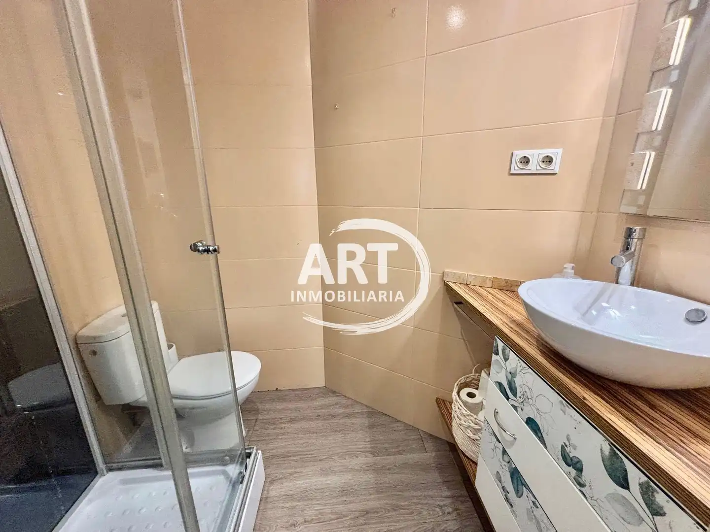 Baño de Piso en venta en Valencia con Aire acondicionado, Calefacción y Amueblado