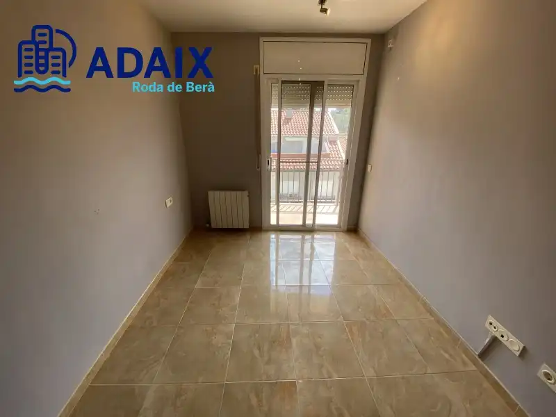 Vista exterior de Piso en venta en Roda de Berà con Calefacción, Terraza y Trastero