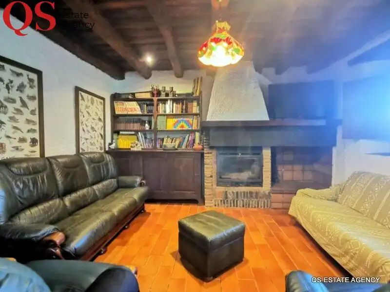 Sala de estar de Finca rústica en venta en La Cellera de Ter con Aire acondicionado, Calefacción y Jardín privado