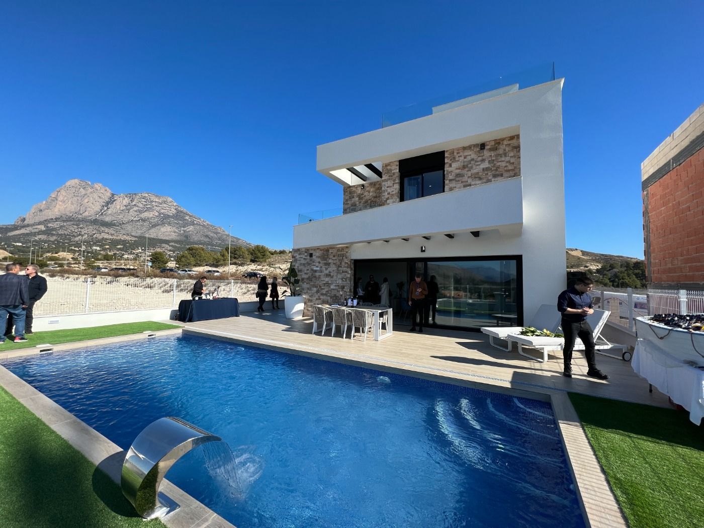 Vista exterior de Casa o xalet en venda en Finestrat amb Jardí privat, Terrassa i Piscina
