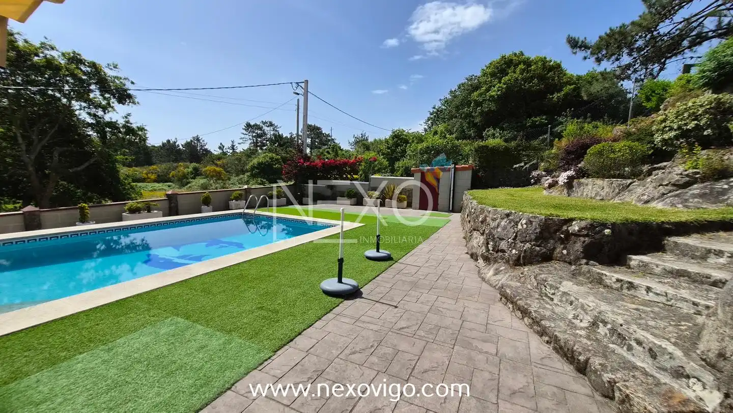 Schwimmbecken von Haus oder Chalet zum Verkauf in Cangas  mit Heizung, Privatgarten und Terrasse