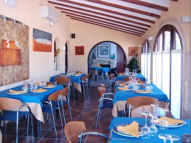 Geschaftsraum zur Miete in Jávea / Xàbia mit Klimaanlage und Möbliert