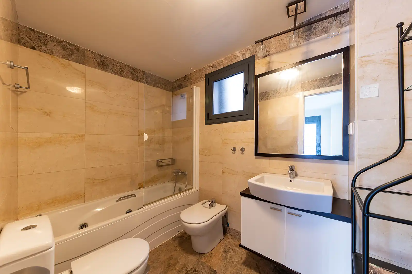 Baño de Piso de alquiler en Las Rozas de Madrid con Aire acondicionado, Calefacción y Terraza
