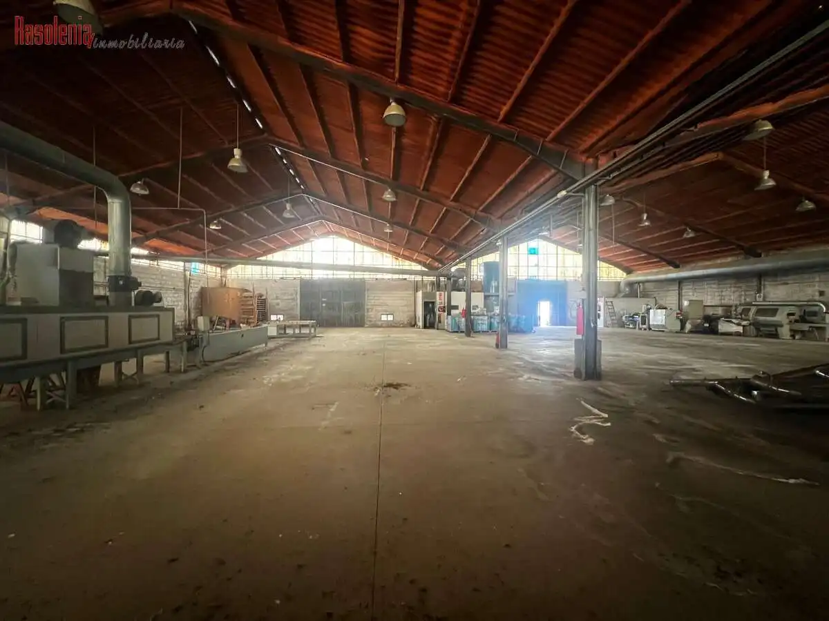 Vista exterior de Nave industrial en venta en Cambre 