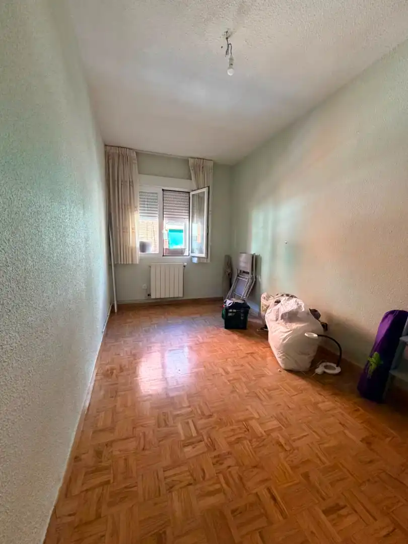 Habitación de Piso en venta en Madrid con Calefacción, Terraza y Balcón