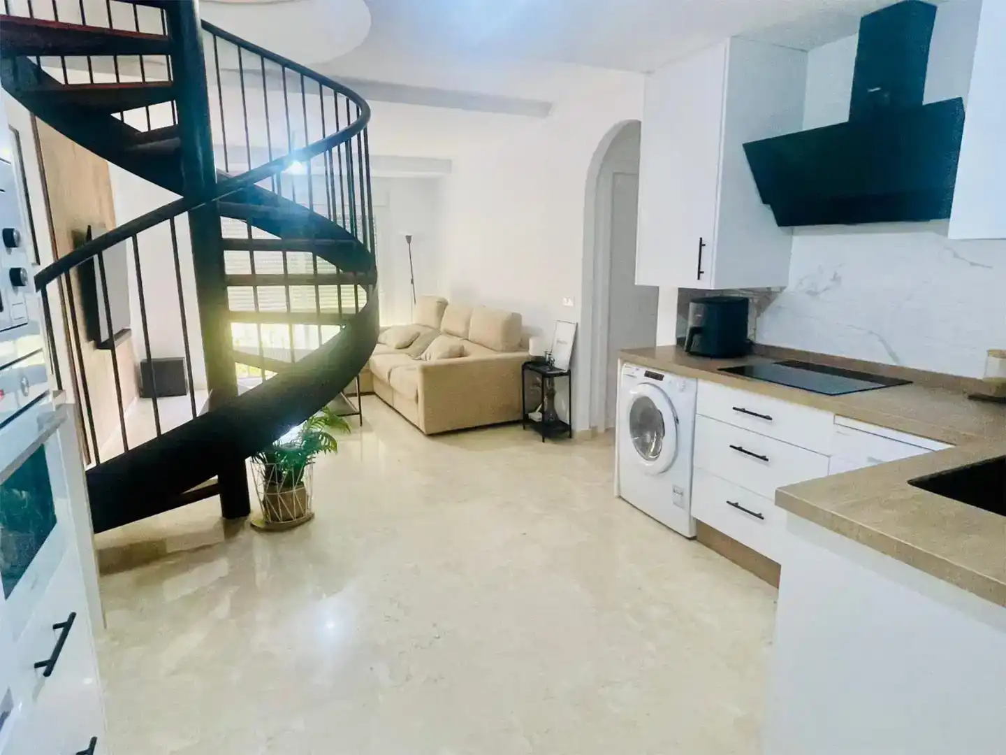 Sala d'estar de Pis en venda en Mollina amb Jardí privat, Traster i Piscina