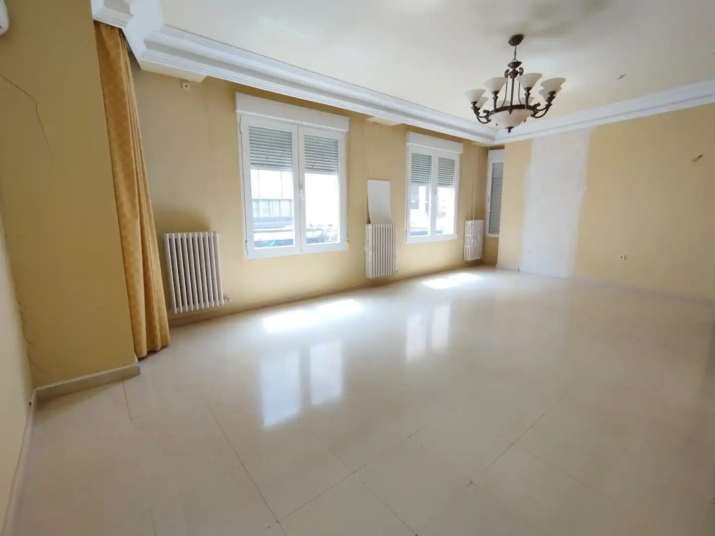 Sala d'estar de Pis en venda en Tomelloso amb Aire condicionat i Terrassa