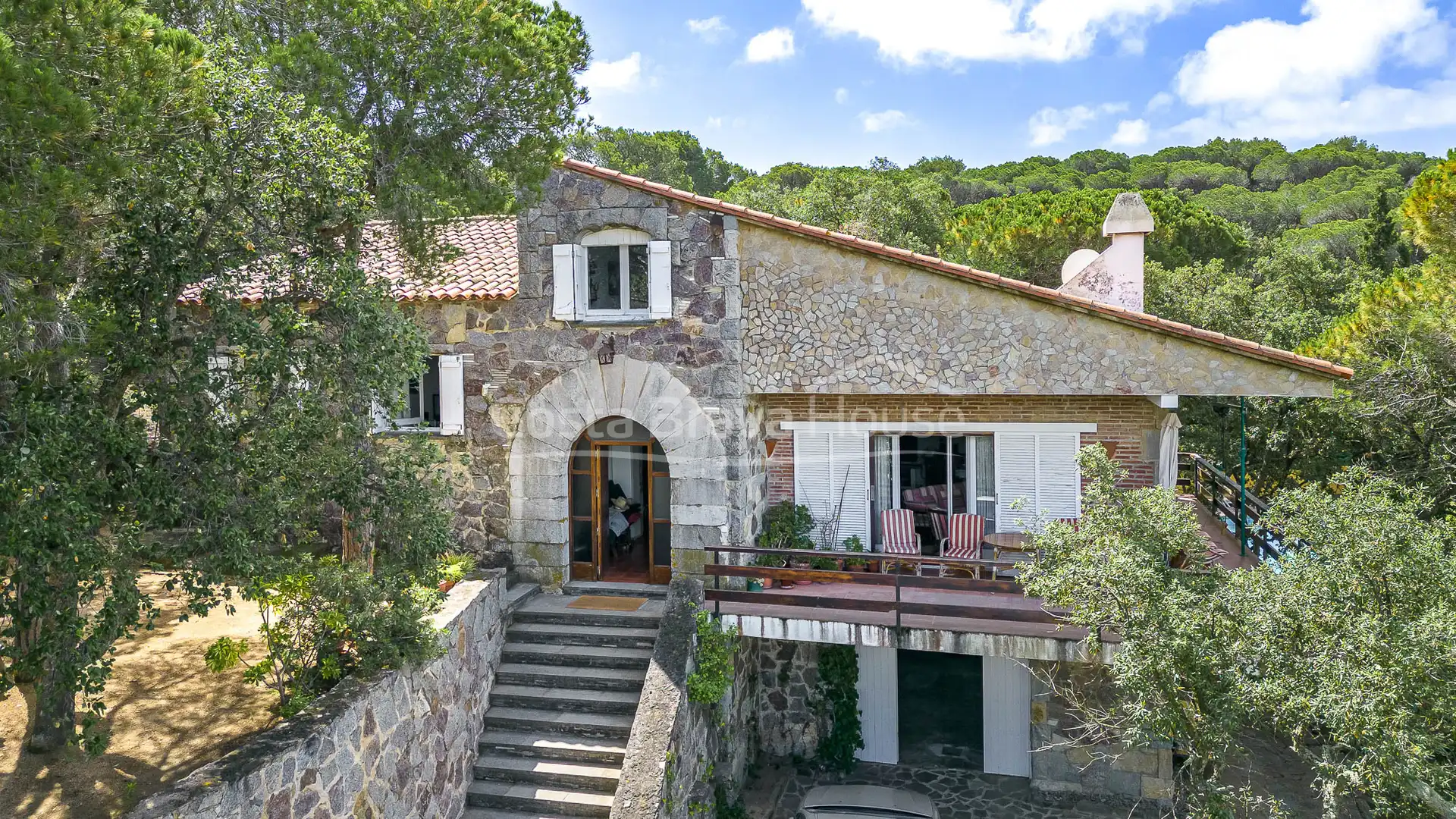 Vista exterior de Finca rústica en venda en Sant Feliu de Guíxols amb Aire condicionat, Calefacció i Jardí privat