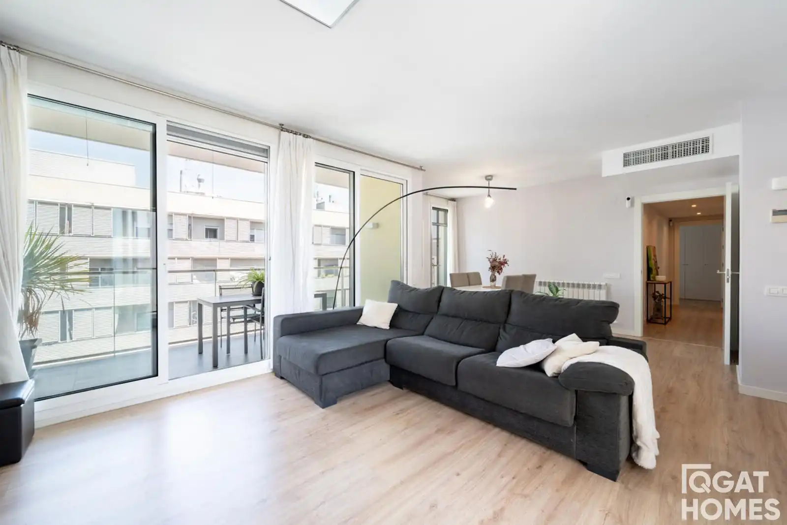 Living room of Attic for sale in Sant Cugat del Vallès  with Air Conditioner, Heating and Storage room