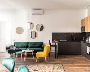 Living room of Flat to rent in  Barcelona Capital  with Air Conditioner, Heating and Parquet flooring