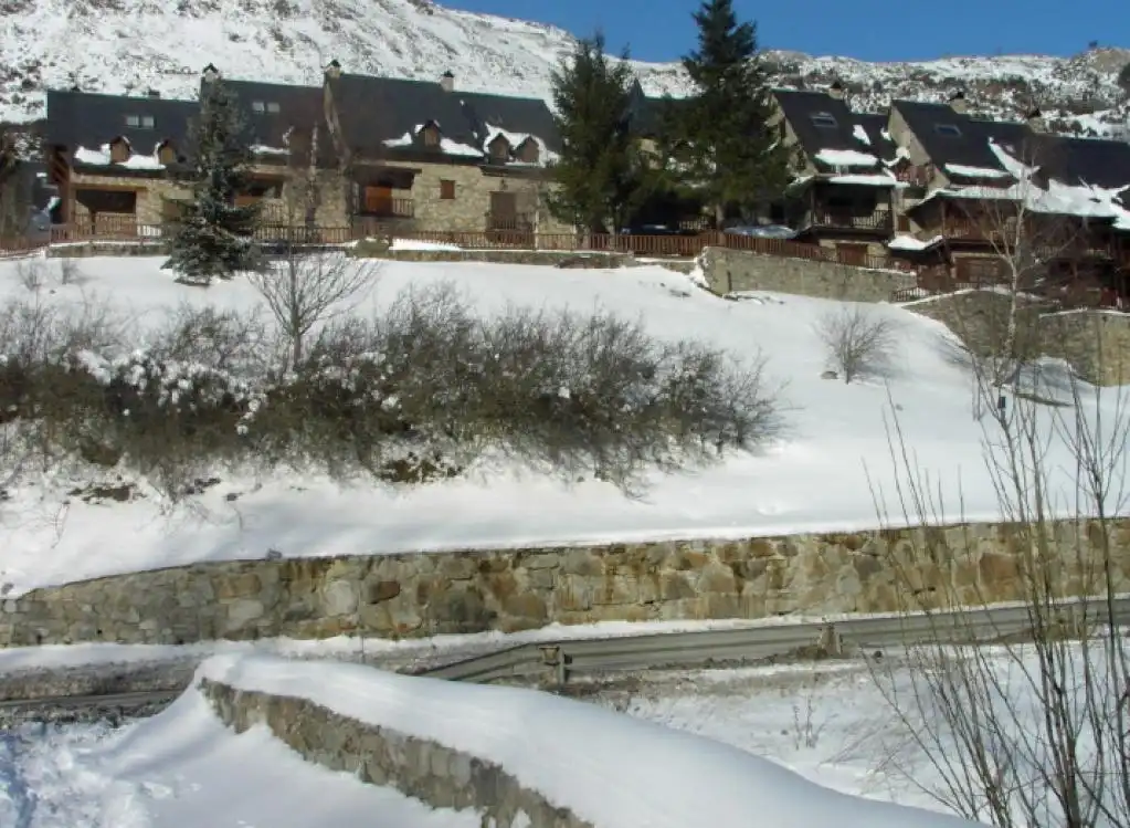 Vista exterior de Terreno en venta en Naut Aran