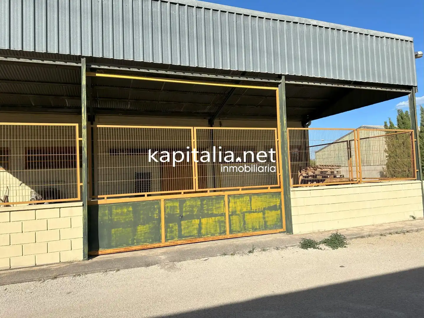 Vista exterior de Nau industrial en venda en Ontinyent