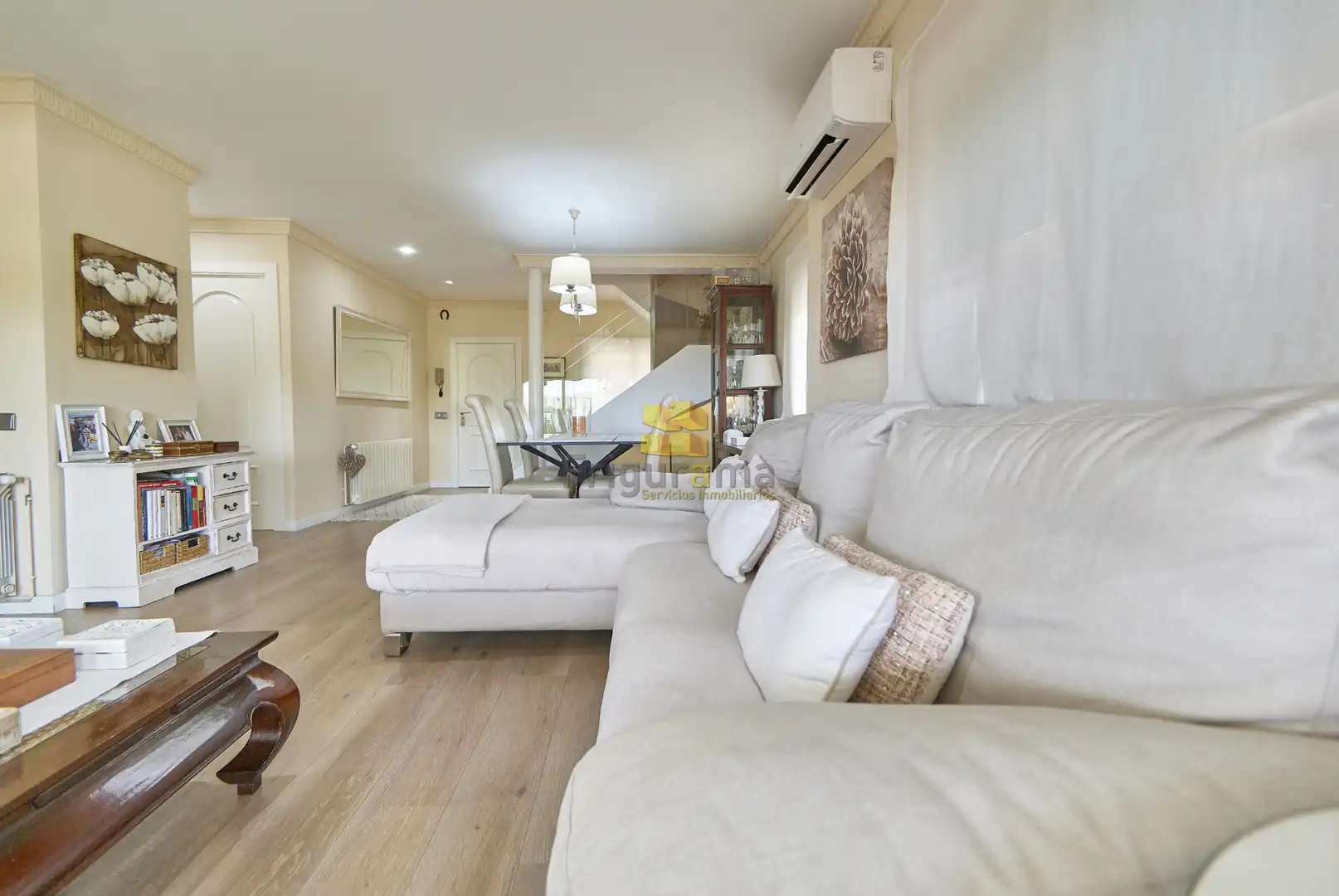 Sala d'estar de Casa o xalet en venda en Castelldefels amb Aire condicionat, Calefacció i Jardí privat