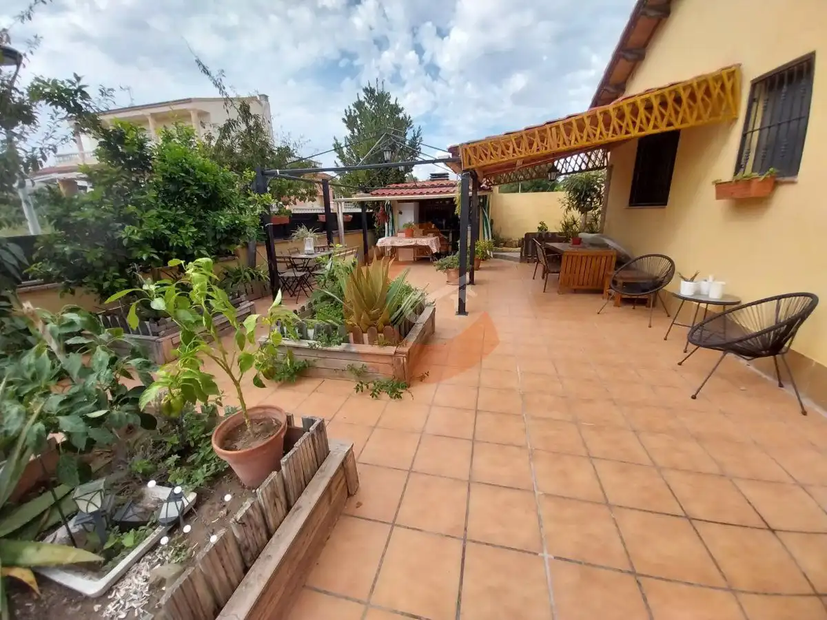 Casa con piscina en venta en Rafael Escofet, imagen 5